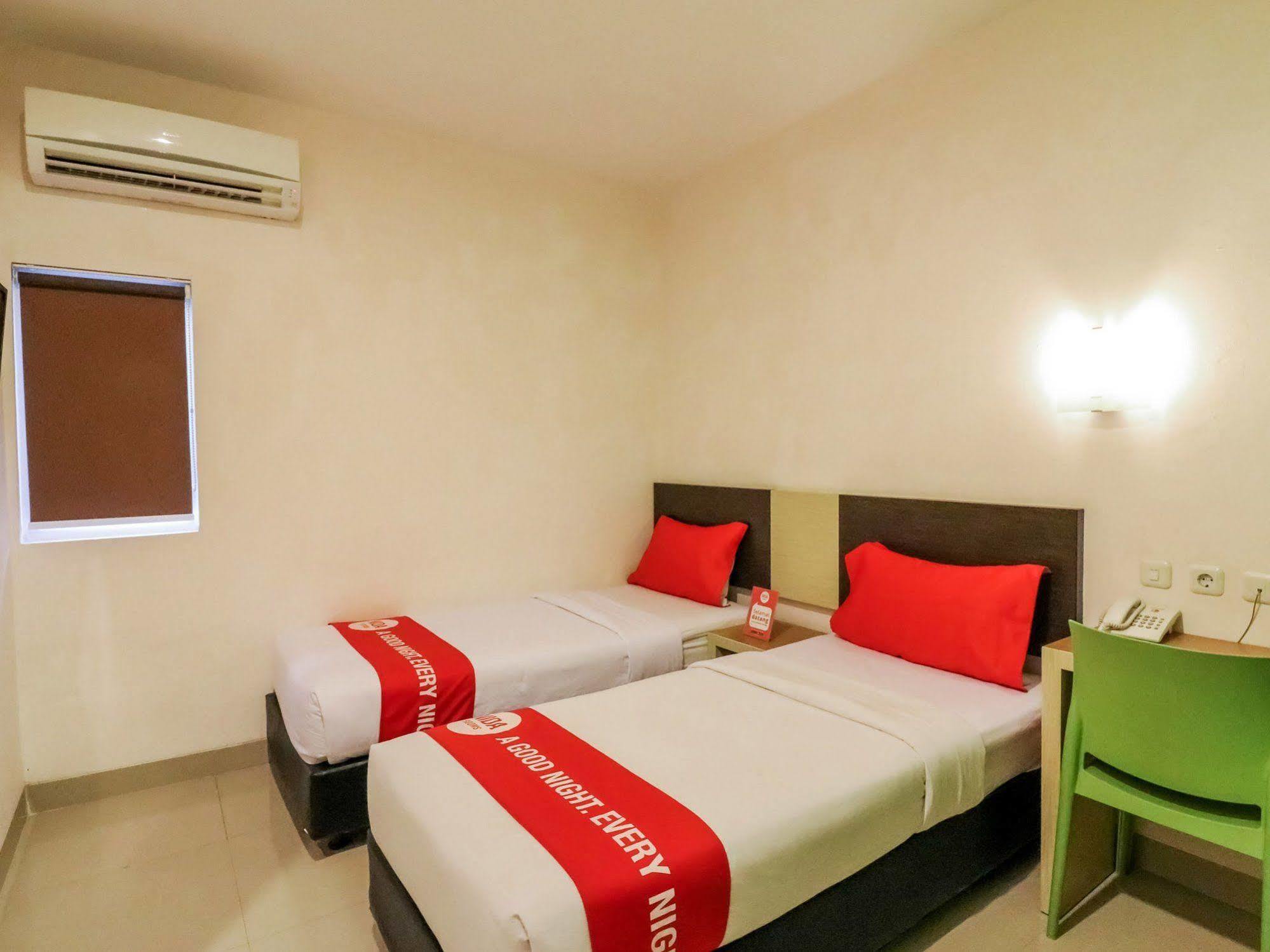 Nida Rooms Makassar Ahmad Yani Buitenkant foto