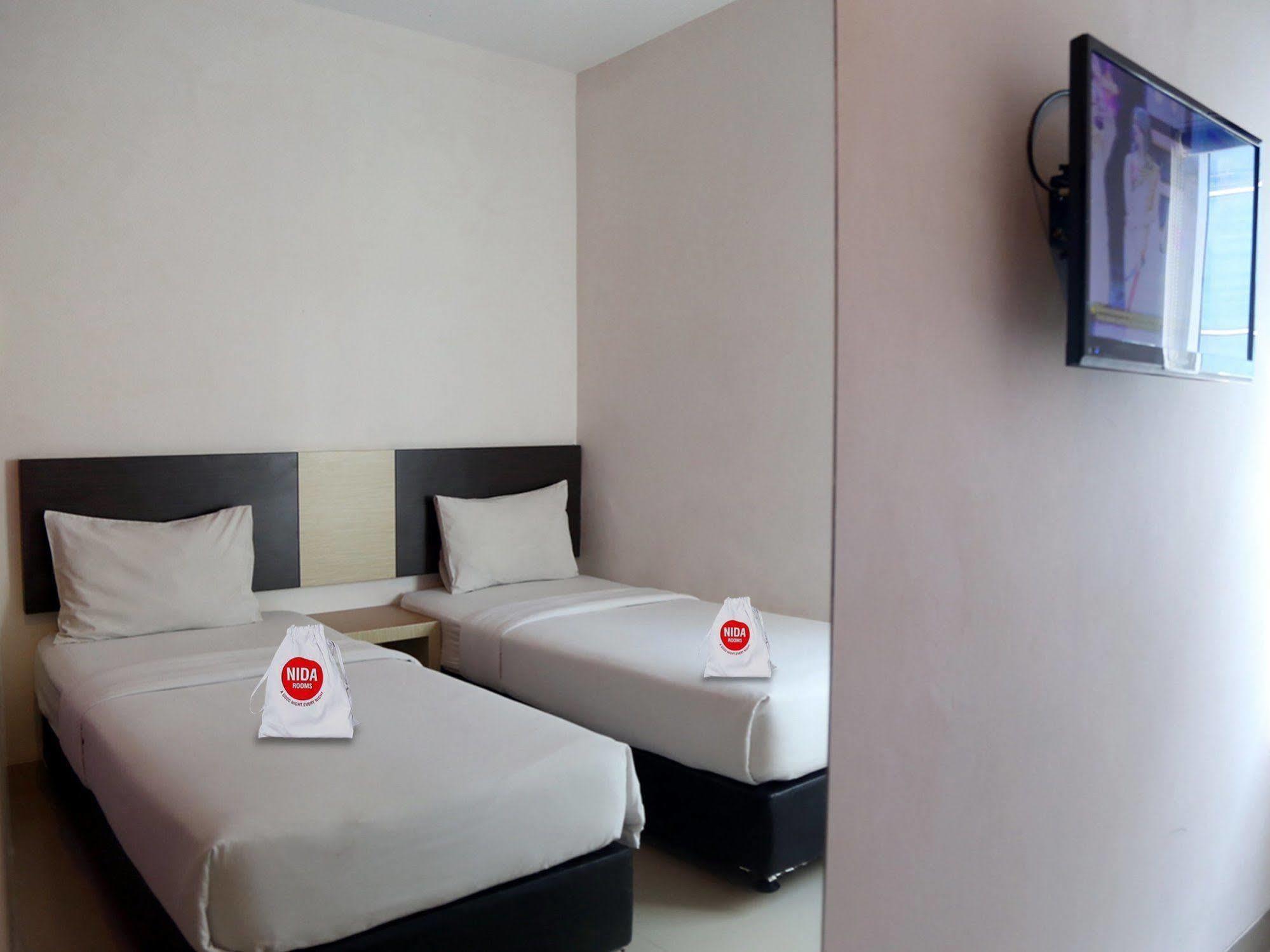 Nida Rooms Makassar Ahmad Yani Buitenkant foto