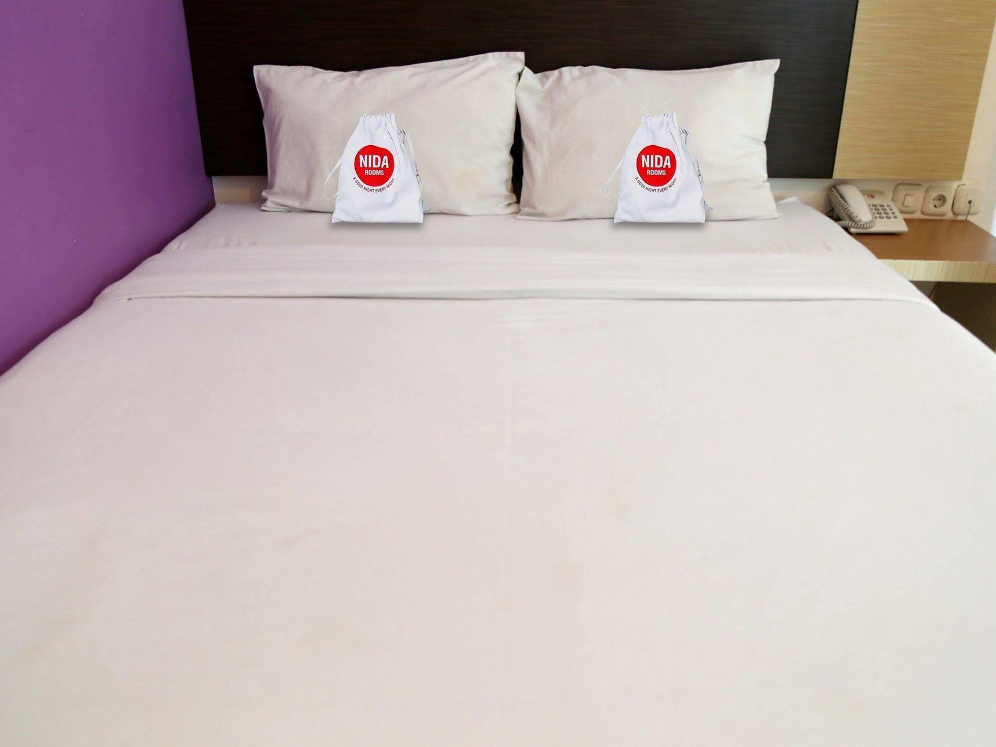 Nida Rooms Makassar Ahmad Yani Buitenkant foto