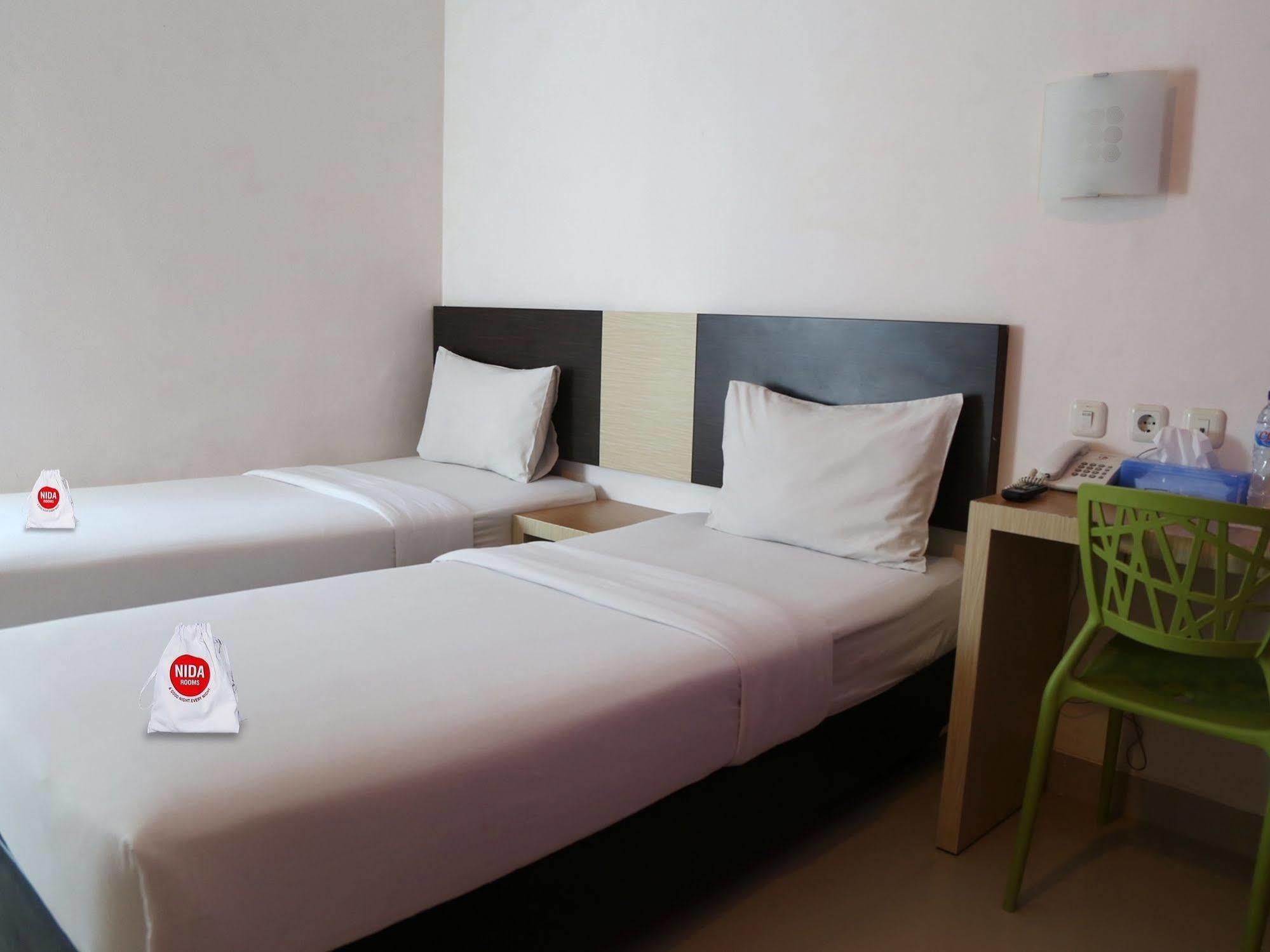 Nida Rooms Makassar Ahmad Yani Buitenkant foto