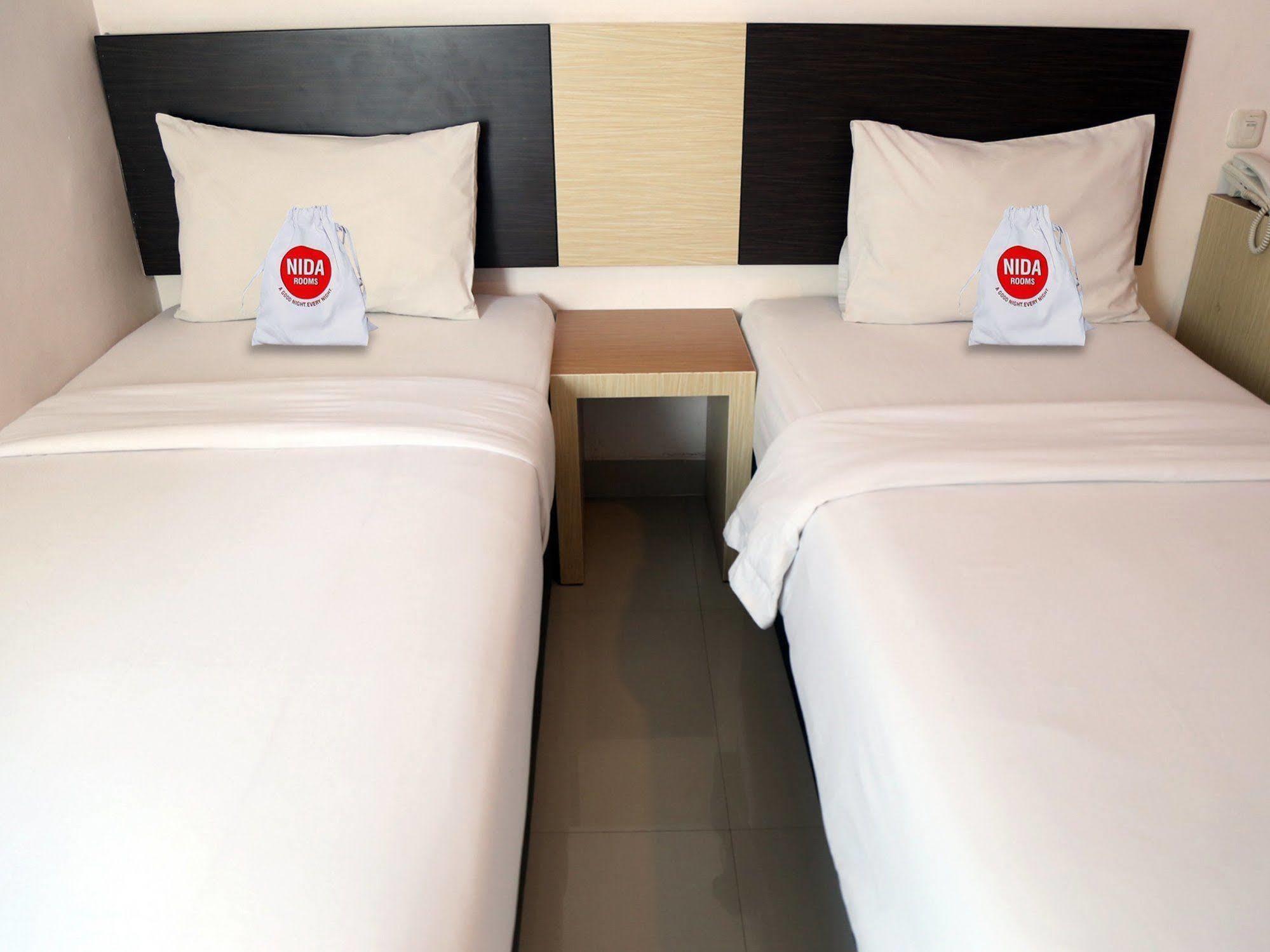 Nida Rooms Makassar Ahmad Yani Buitenkant foto