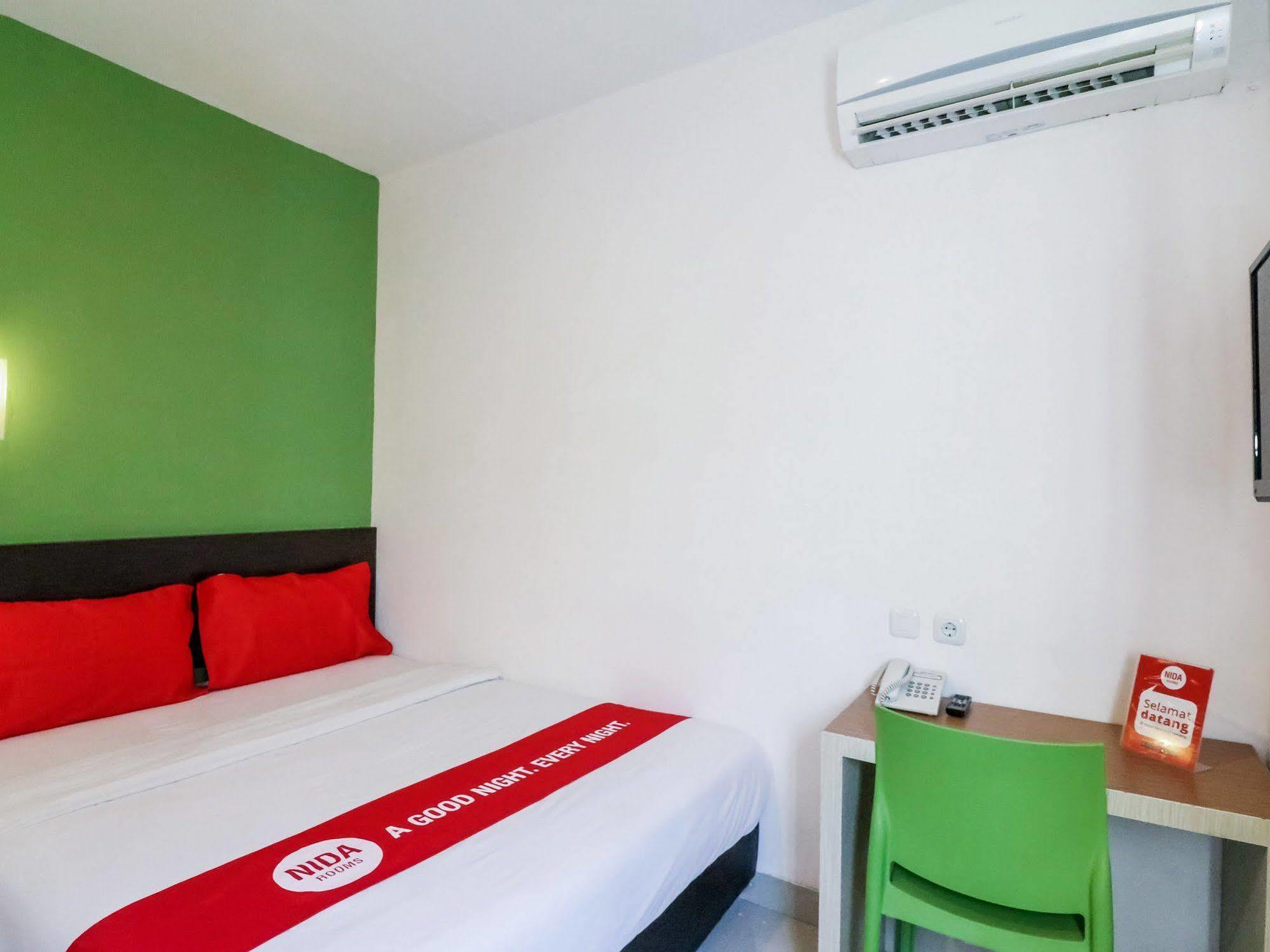 Nida Rooms Makassar Ahmad Yani Buitenkant foto