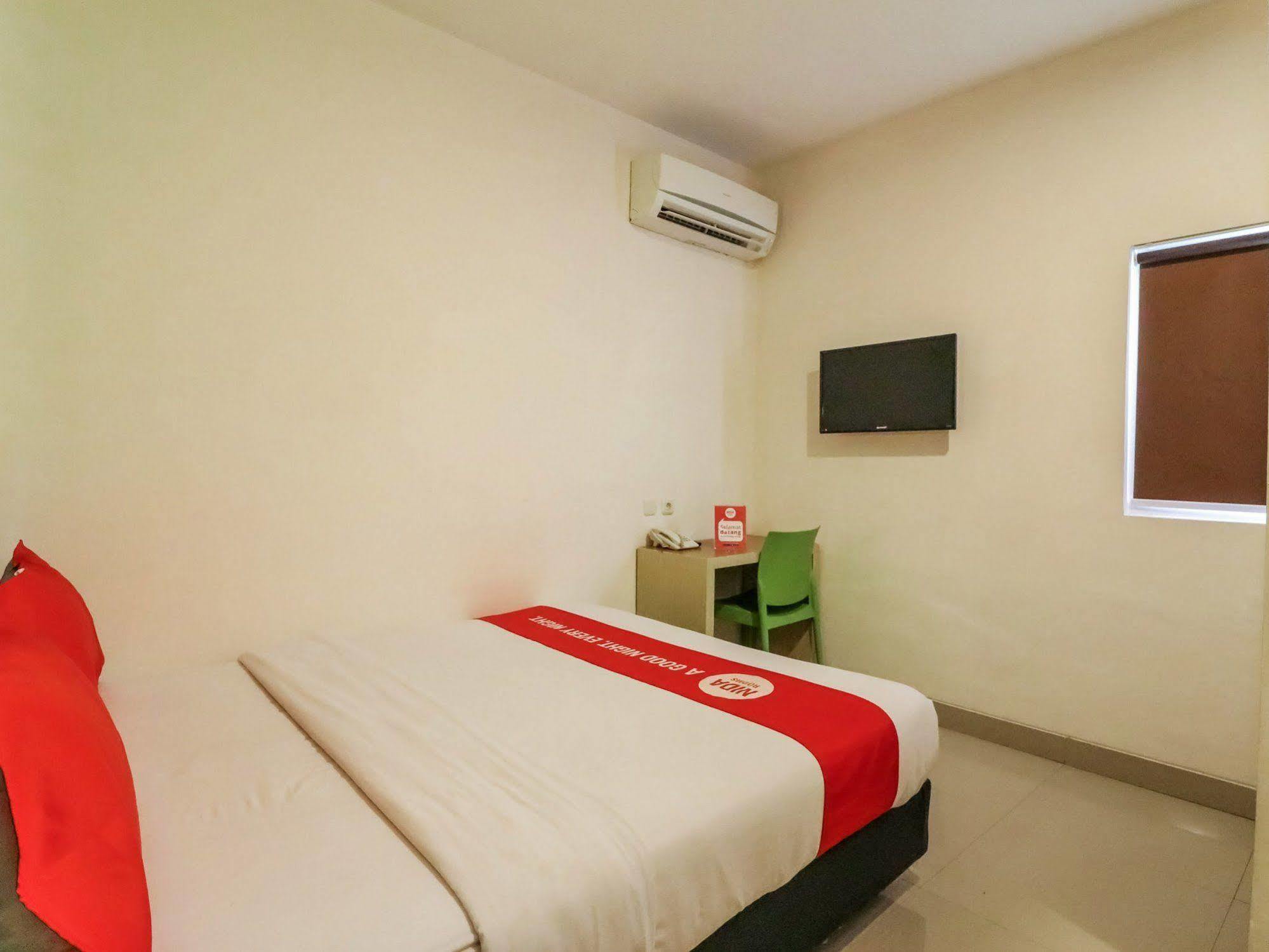 Nida Rooms Makassar Ahmad Yani Buitenkant foto