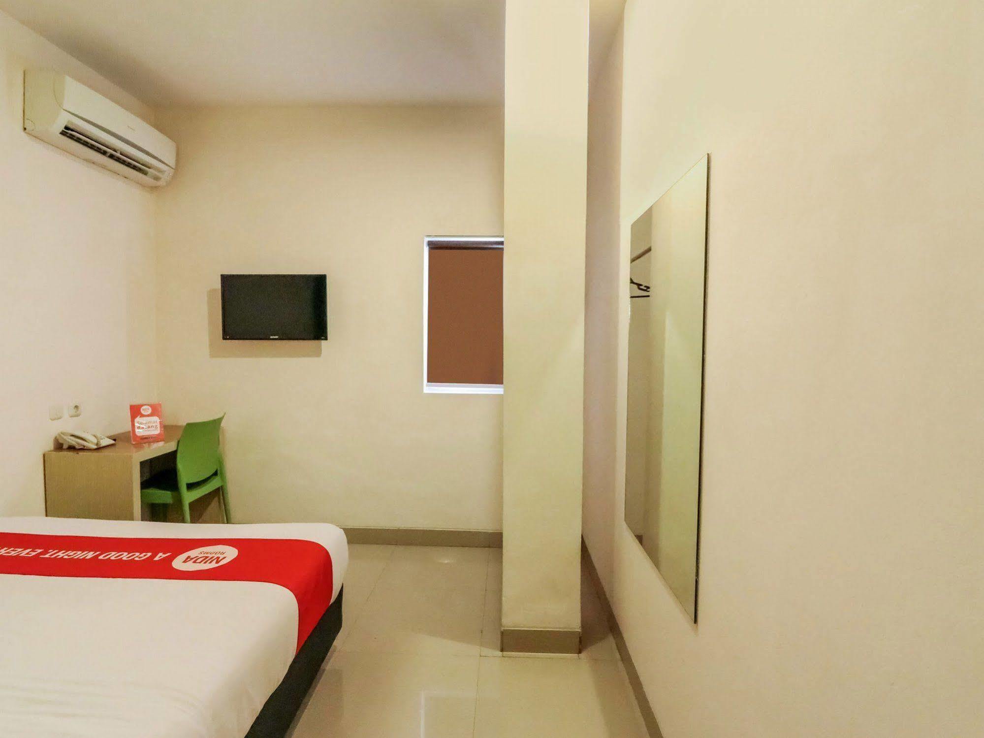 Nida Rooms Makassar Ahmad Yani Buitenkant foto