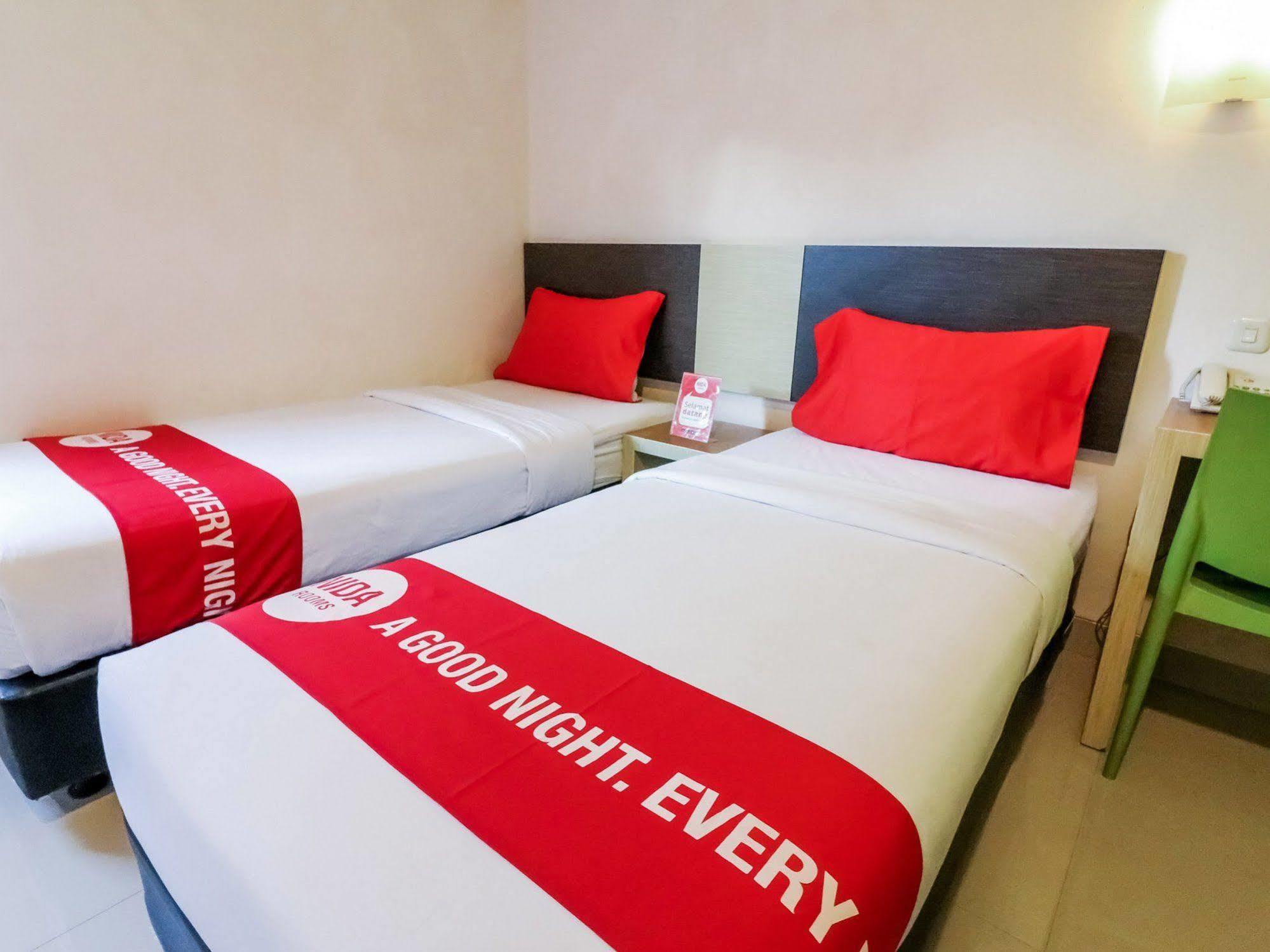 Nida Rooms Makassar Ahmad Yani Buitenkant foto