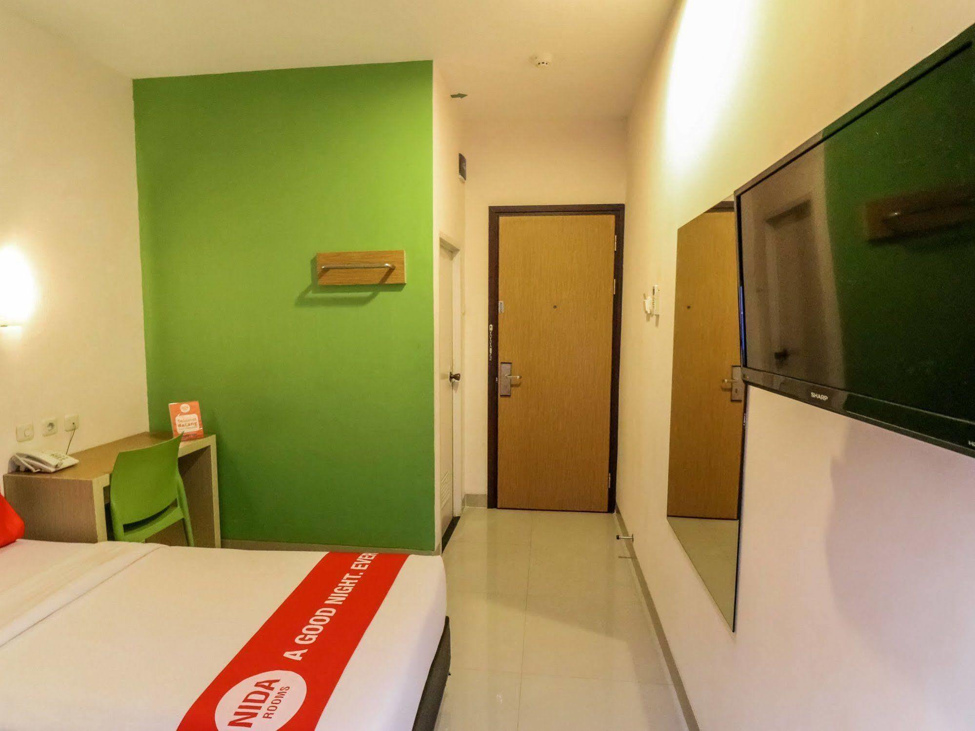 Nida Rooms Makassar Ahmad Yani Buitenkant foto