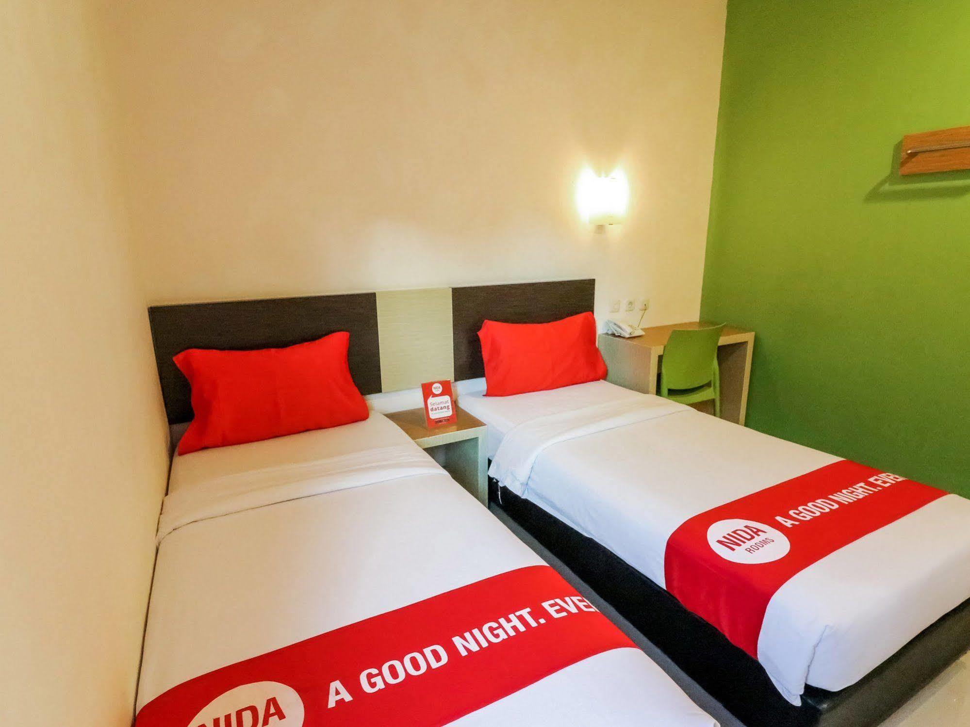 Nida Rooms Makassar Ahmad Yani Buitenkant foto