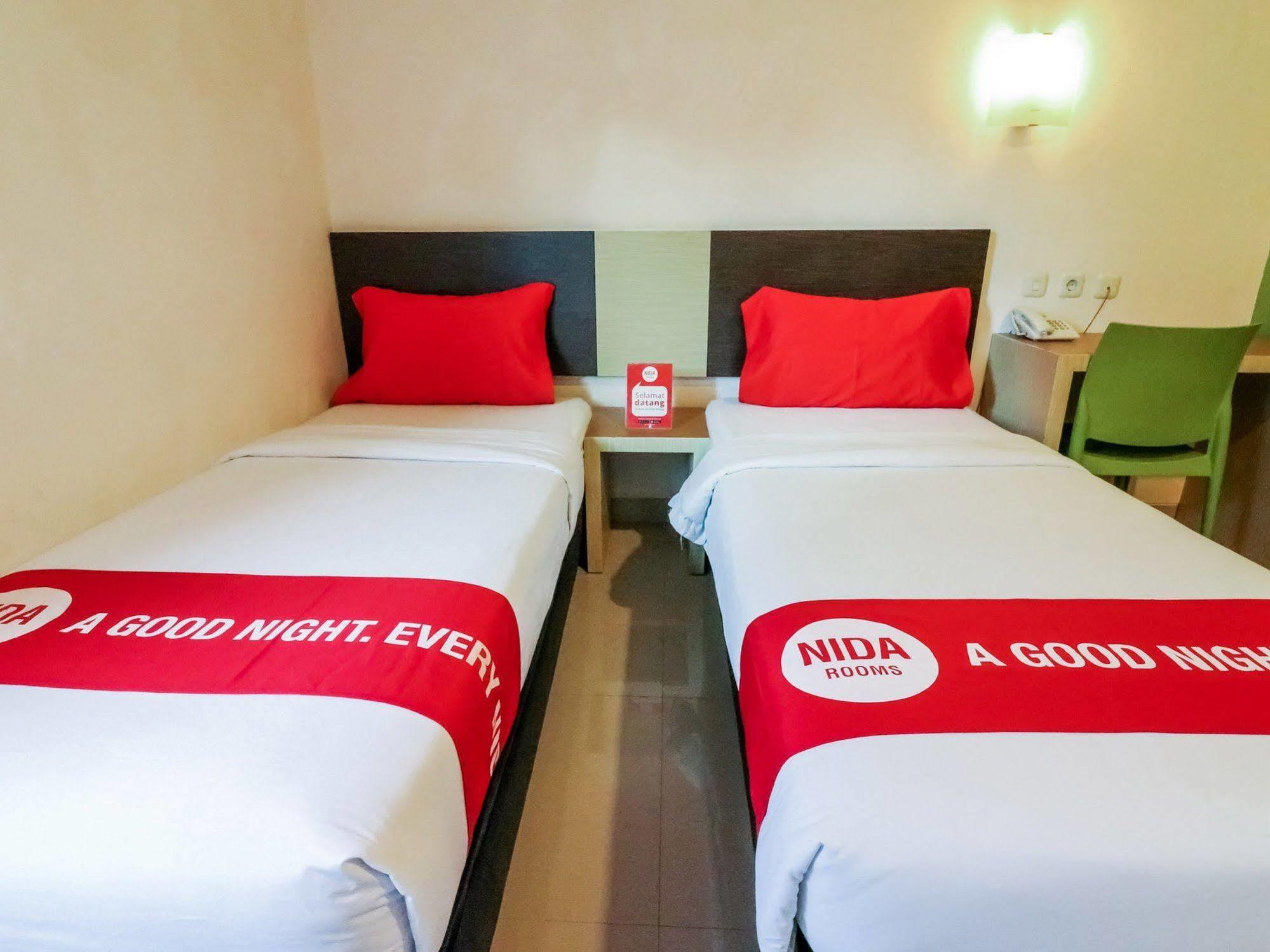 Nida Rooms Makassar Ahmad Yani Buitenkant foto