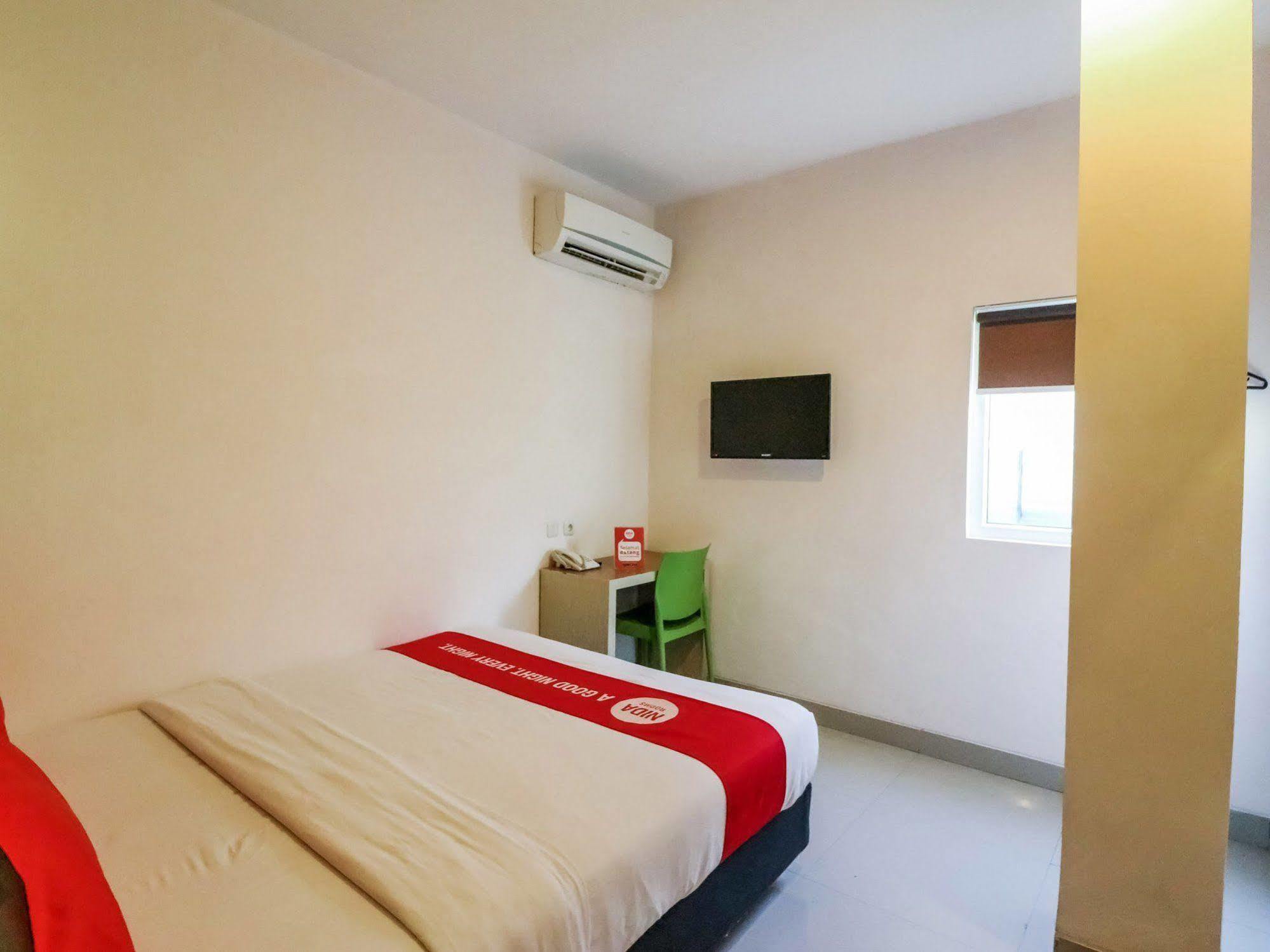 Nida Rooms Makassar Ahmad Yani Buitenkant foto