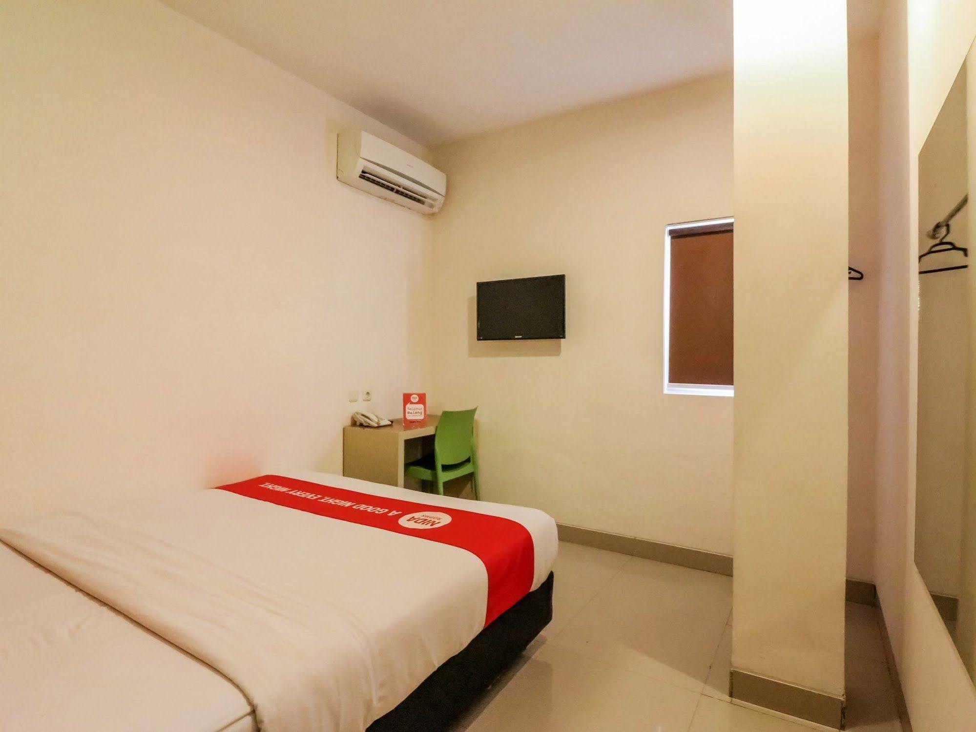 Nida Rooms Makassar Ahmad Yani Buitenkant foto