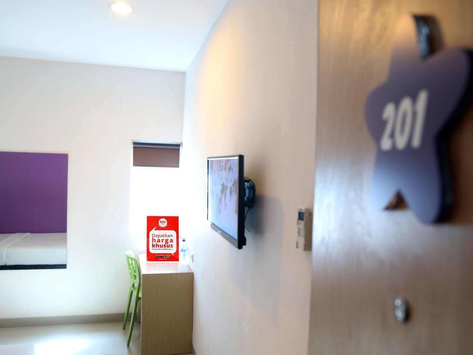 Nida Rooms Makassar Ahmad Yani Buitenkant foto